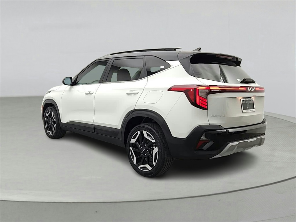 Vehicle image 7 of 37