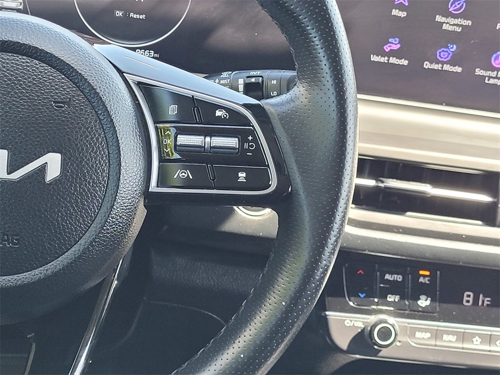 Vehicle image 27 of 34