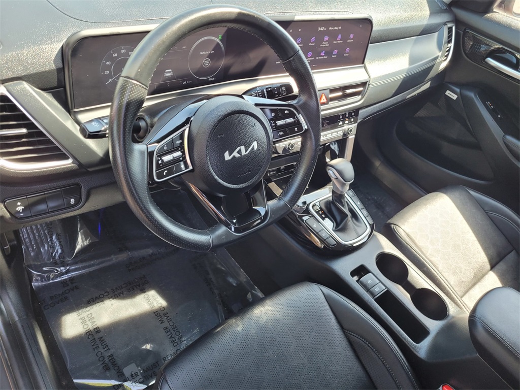 Vehicle image 14 of 34
