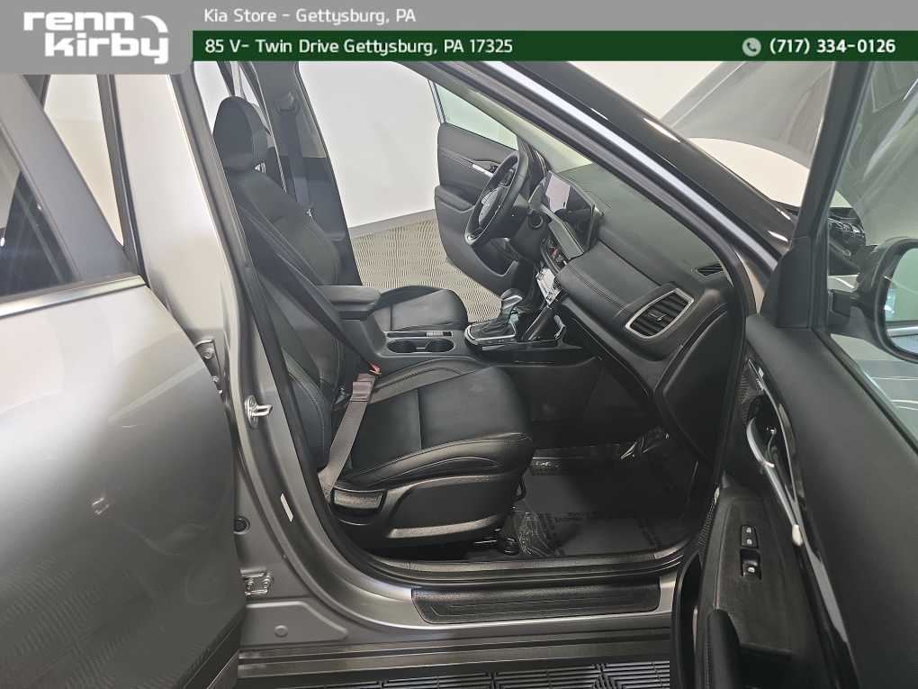 Vehicle image 25 of 41