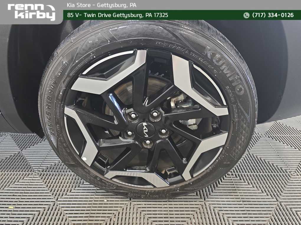 Vehicle image 27 of 41