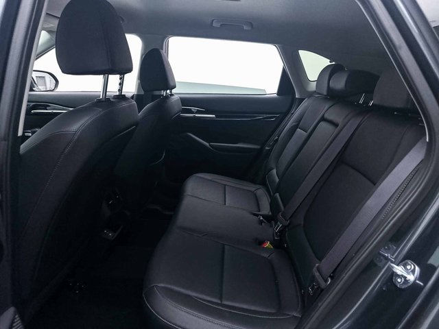 Vehicle image 33 of 36