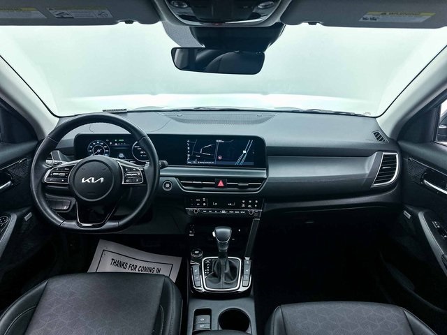 Vehicle image 22 of 36