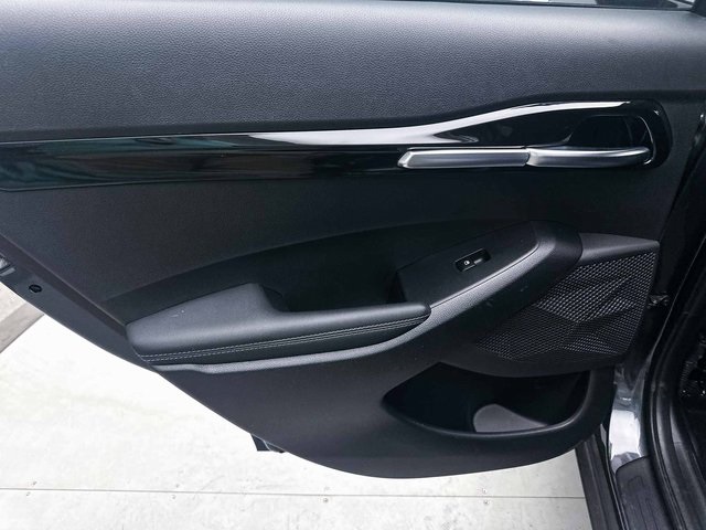 Vehicle image 31 of 36