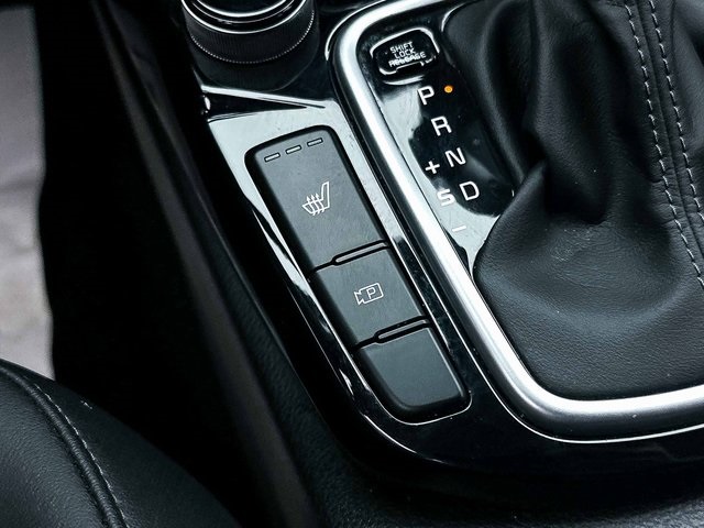 Vehicle image 25 of 36