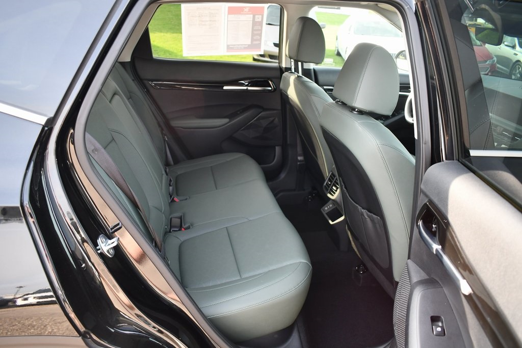 Vehicle image 18 of 31