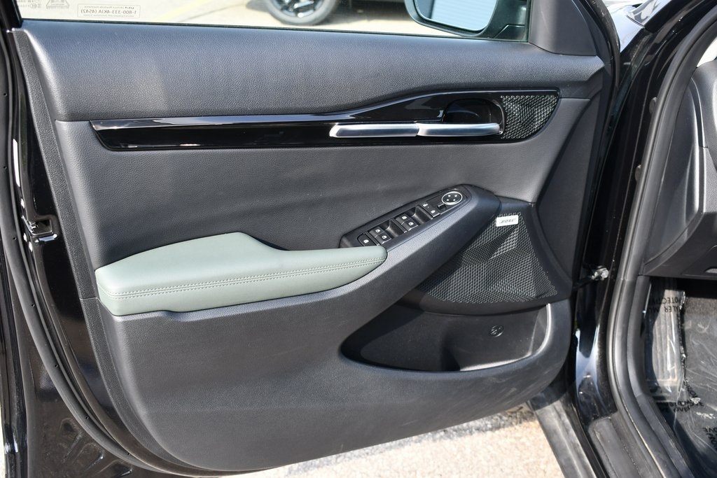 Vehicle image 13 of 31