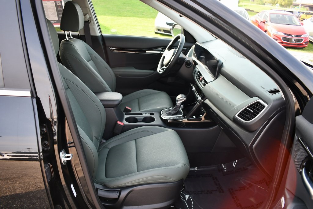 Vehicle image 19 of 31