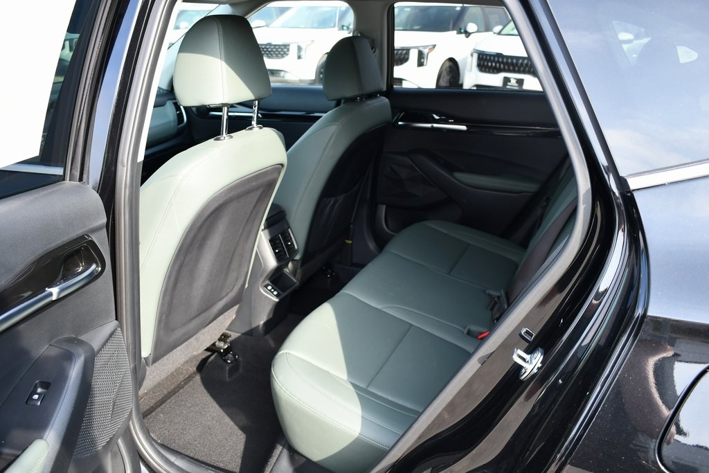 Vehicle image 15 of 31