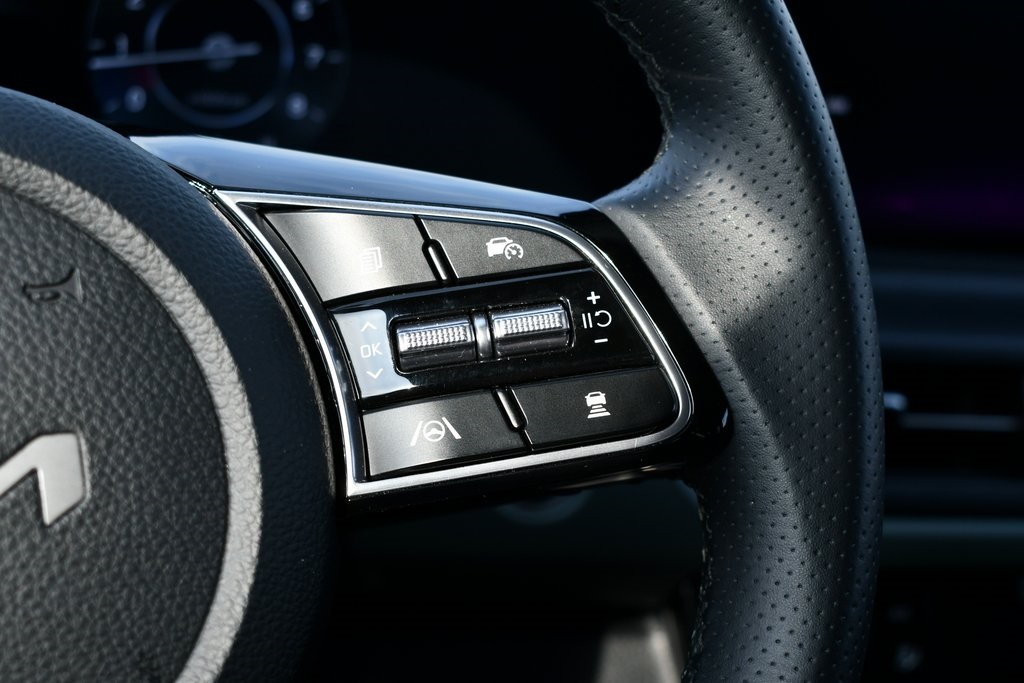 Vehicle image 22 of 31