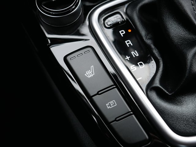 Vehicle image 31 of 43