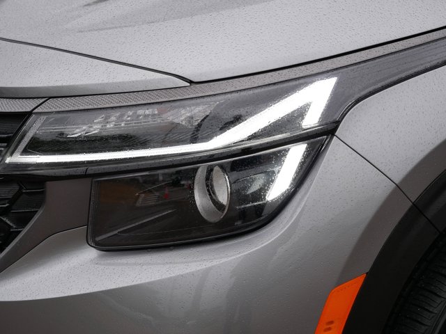Vehicle image 16 of 43