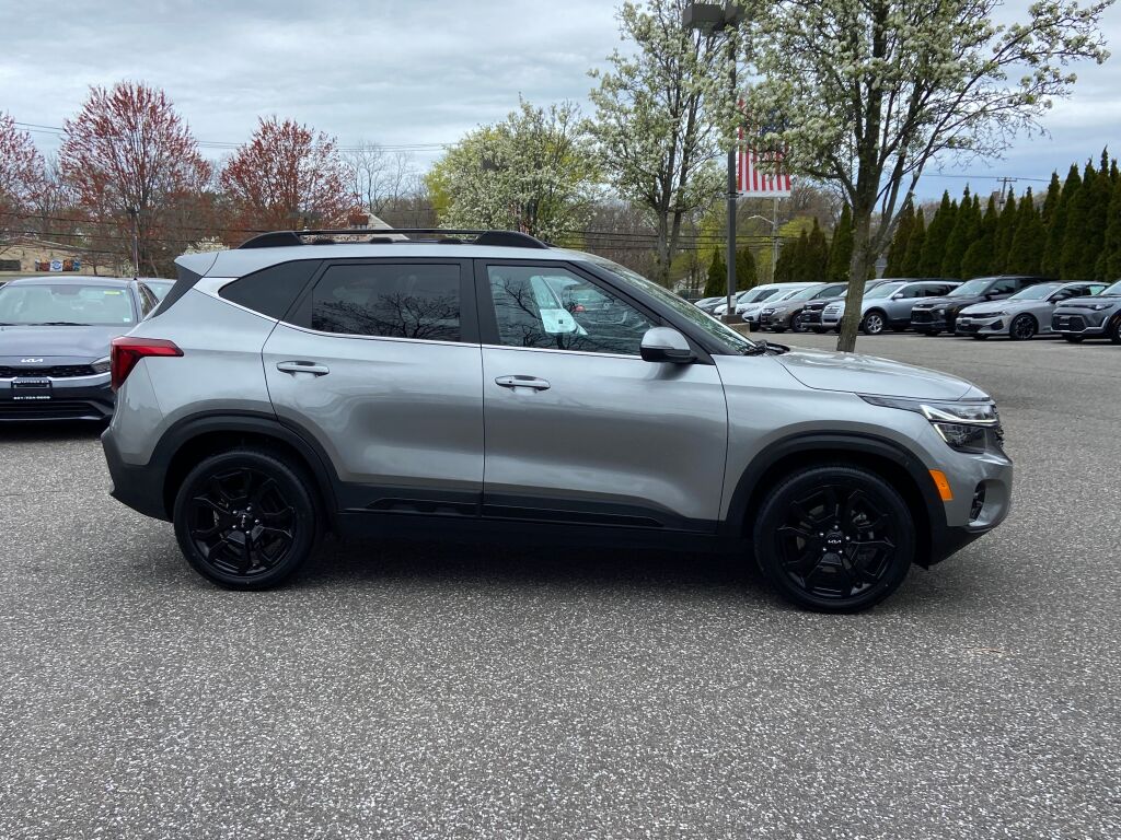 Vehicle image 4 of 30