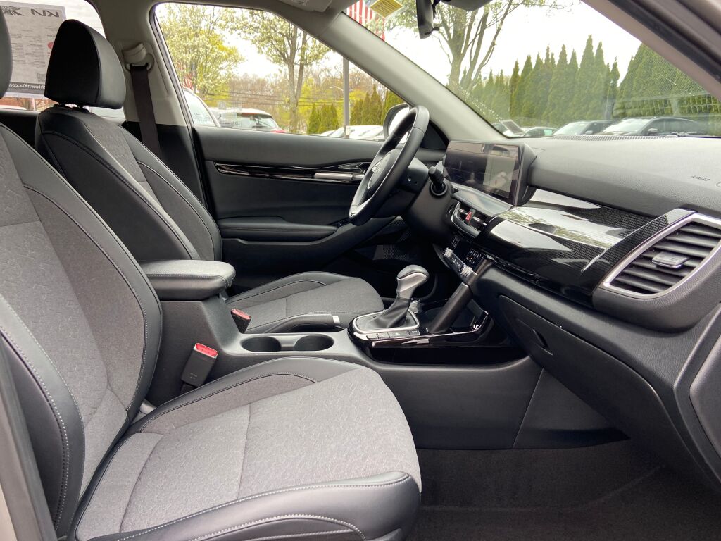 Vehicle image 25 of 30