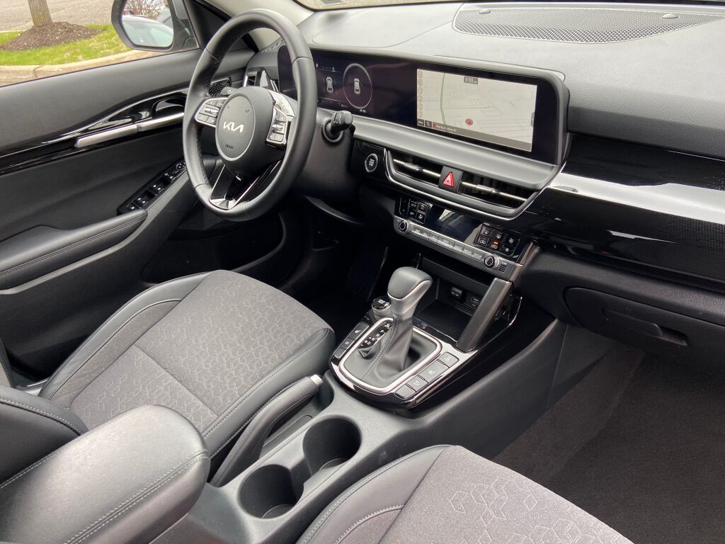 Vehicle image 24 of 30