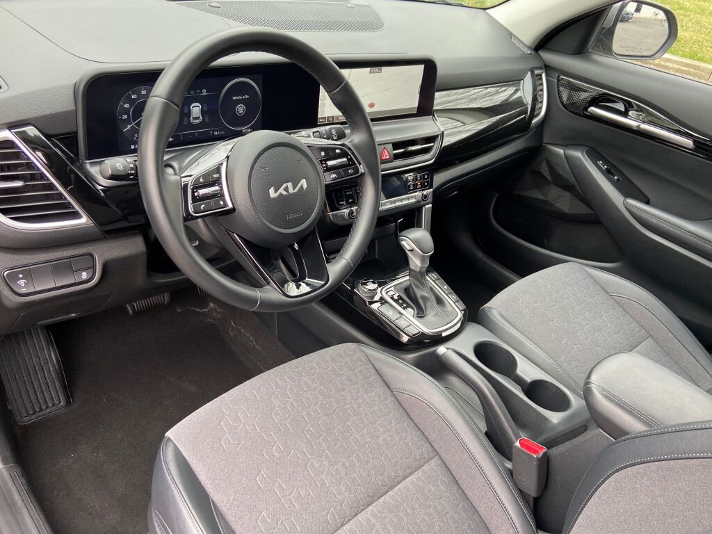 Vehicle image 22 of 30