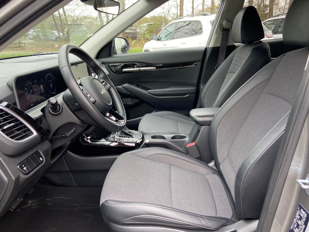 Vehicle image 21 of 30