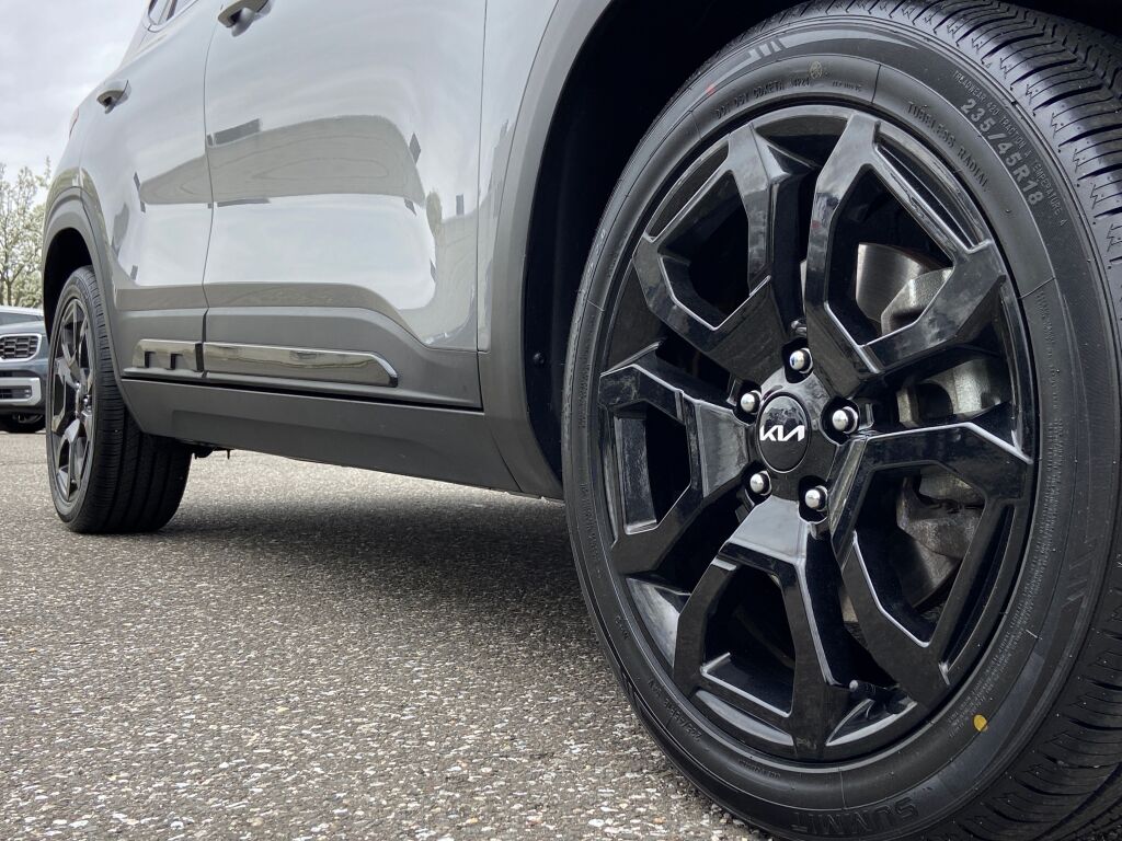 Vehicle image 9 of 30