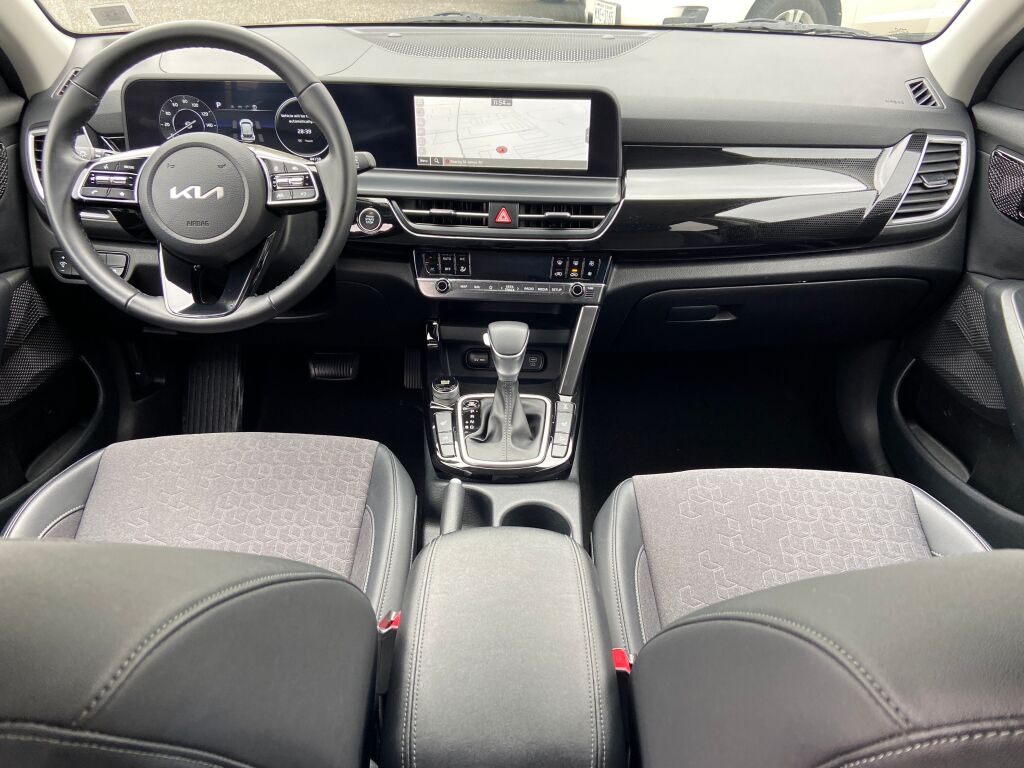 Vehicle image 11 of 30