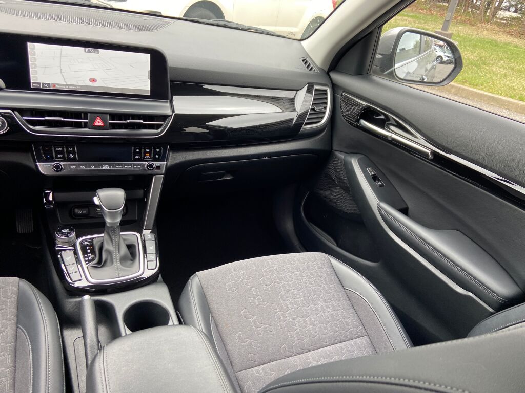 Vehicle image 14 of 30