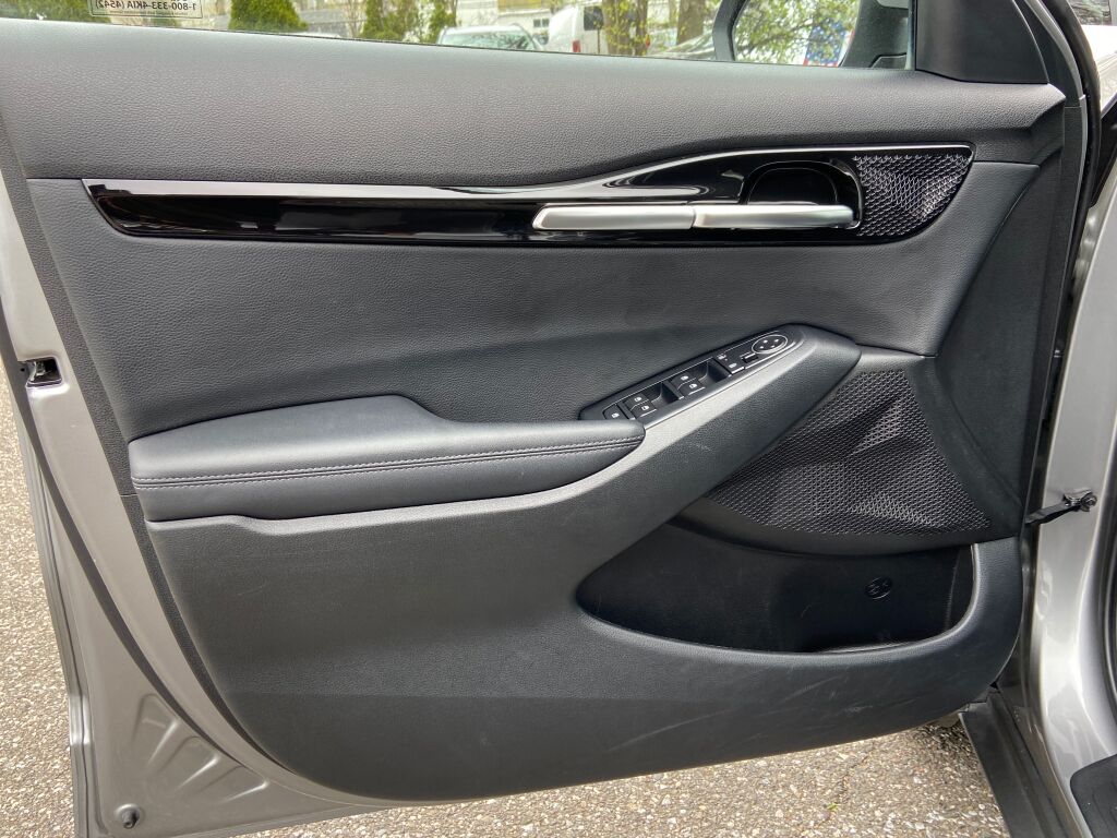 Vehicle image 23 of 30
