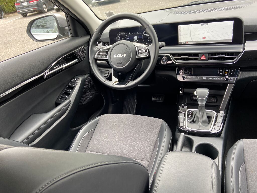 Vehicle image 13 of 30