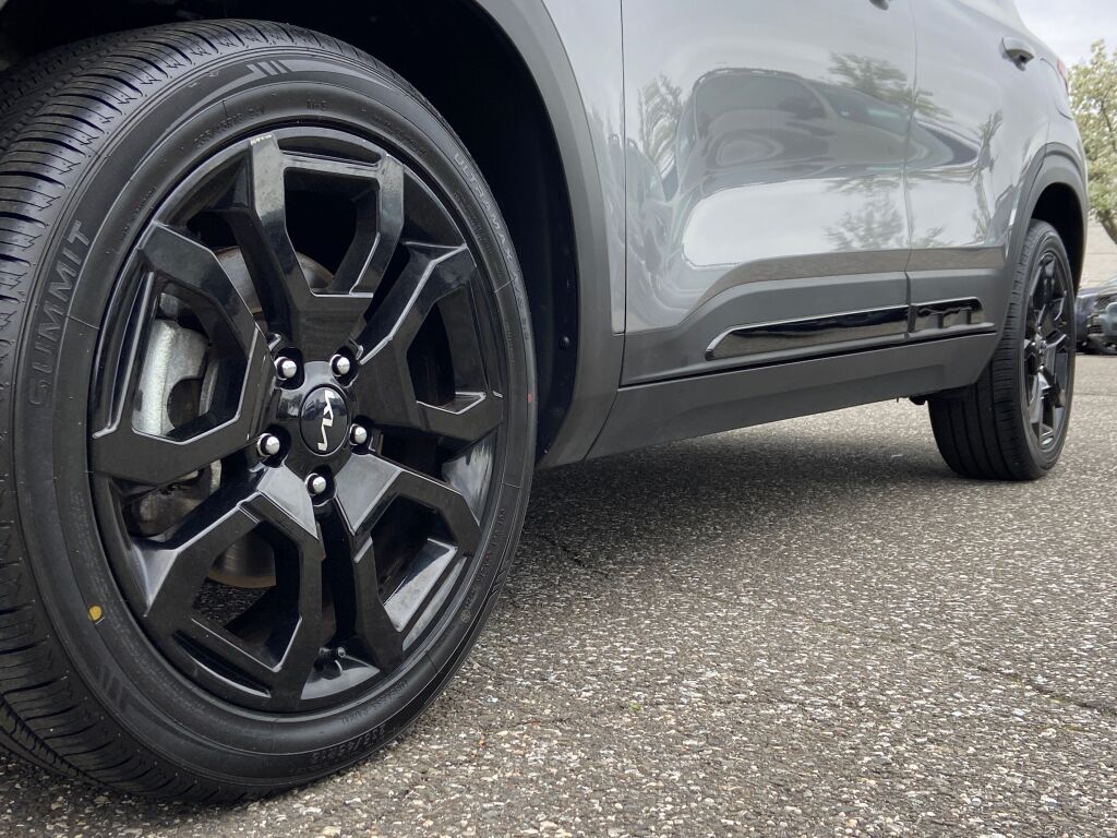 Vehicle image 10 of 30