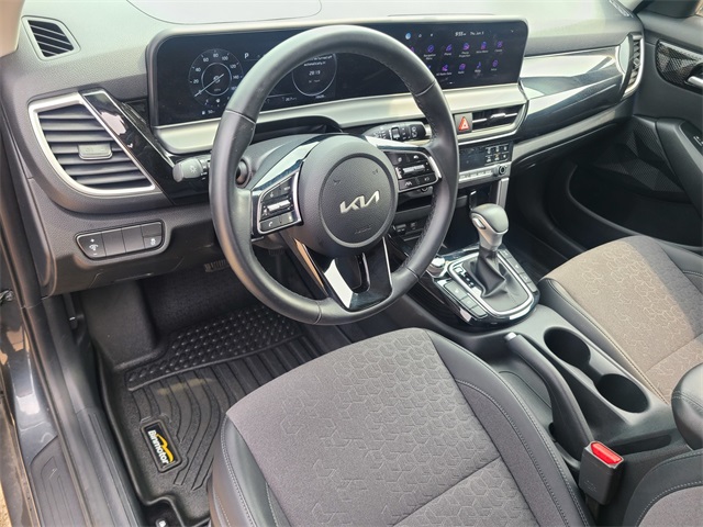 Vehicle image 14 of 50