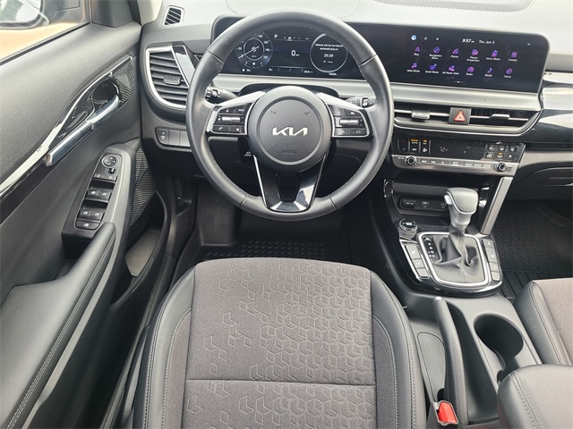 Vehicle image 28 of 50