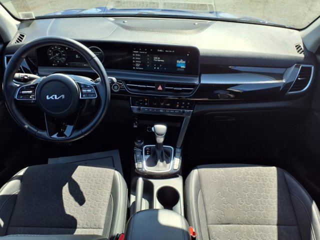 Vehicle image 11 of 27