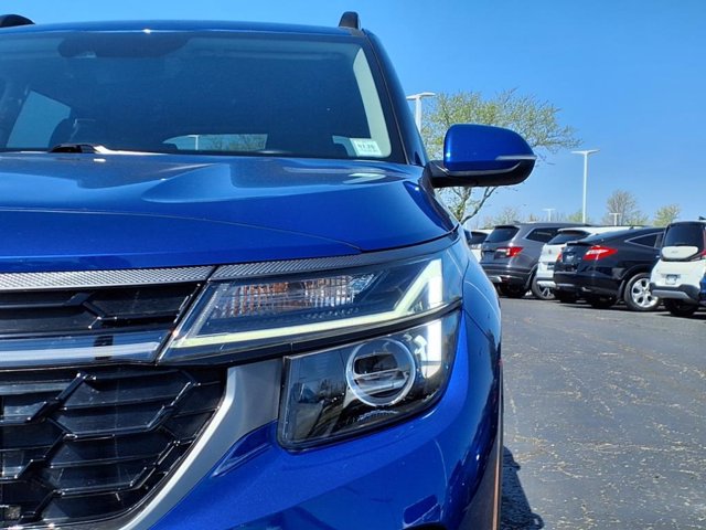 Vehicle image 3 of 27