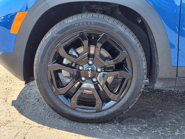 Vehicle image 24 of 27