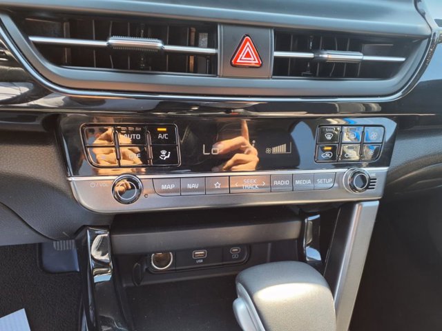 Vehicle image 19 of 27