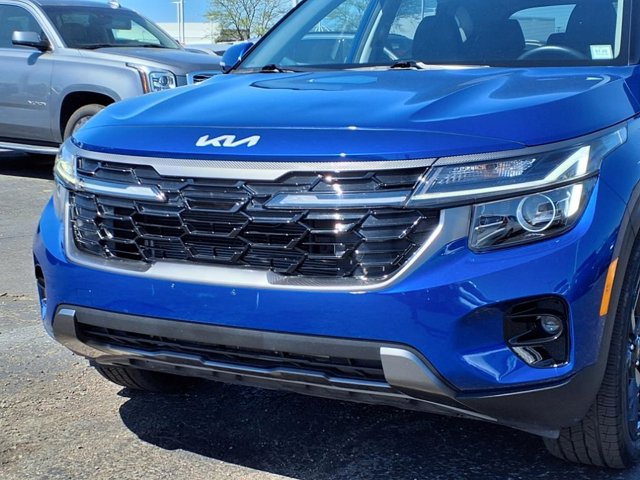 Vehicle image 23 of 27