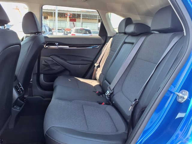Vehicle image 12 of 27