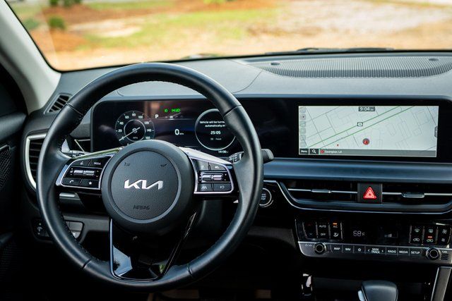 Vehicle image 11 of 38