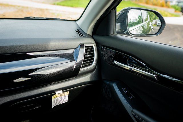 Vehicle image 32 of 38