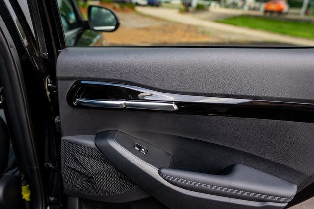 Vehicle image 27 of 38