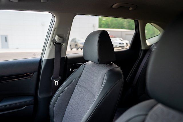 Vehicle image 13 of 38