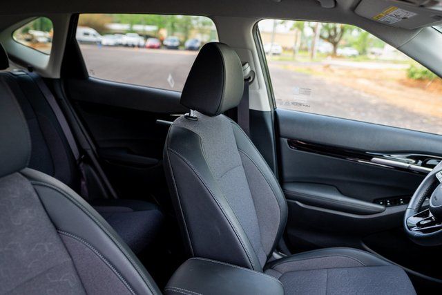 Vehicle image 26 of 38