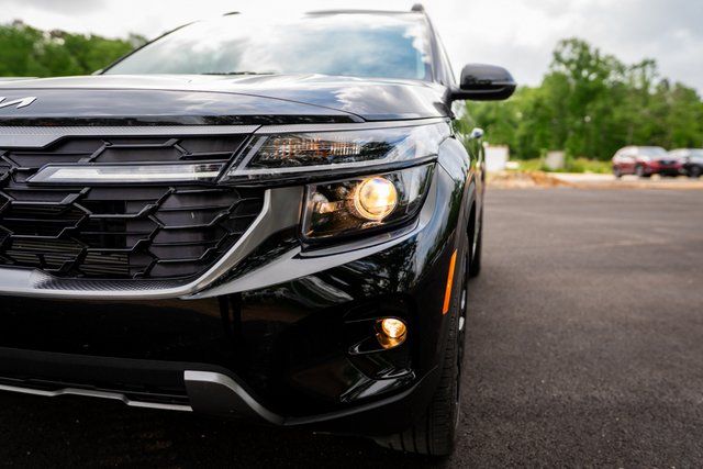Vehicle image 10 of 38
