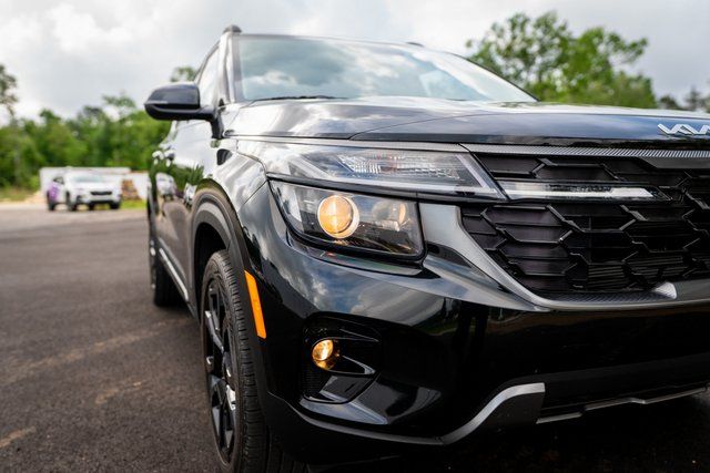 Vehicle image 22 of 38