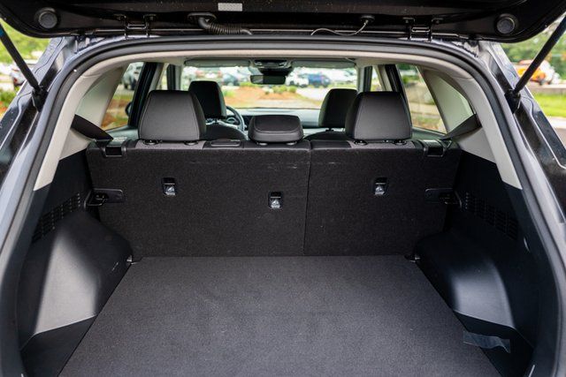 Vehicle image 21 of 38