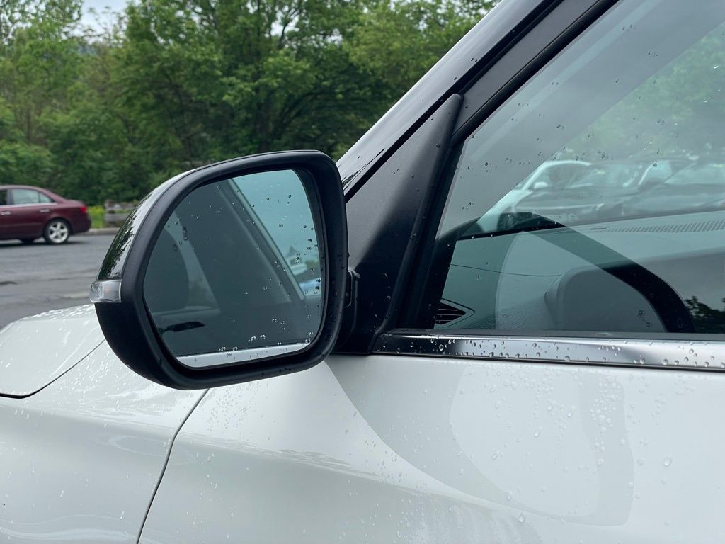 Vehicle image 26 of 34