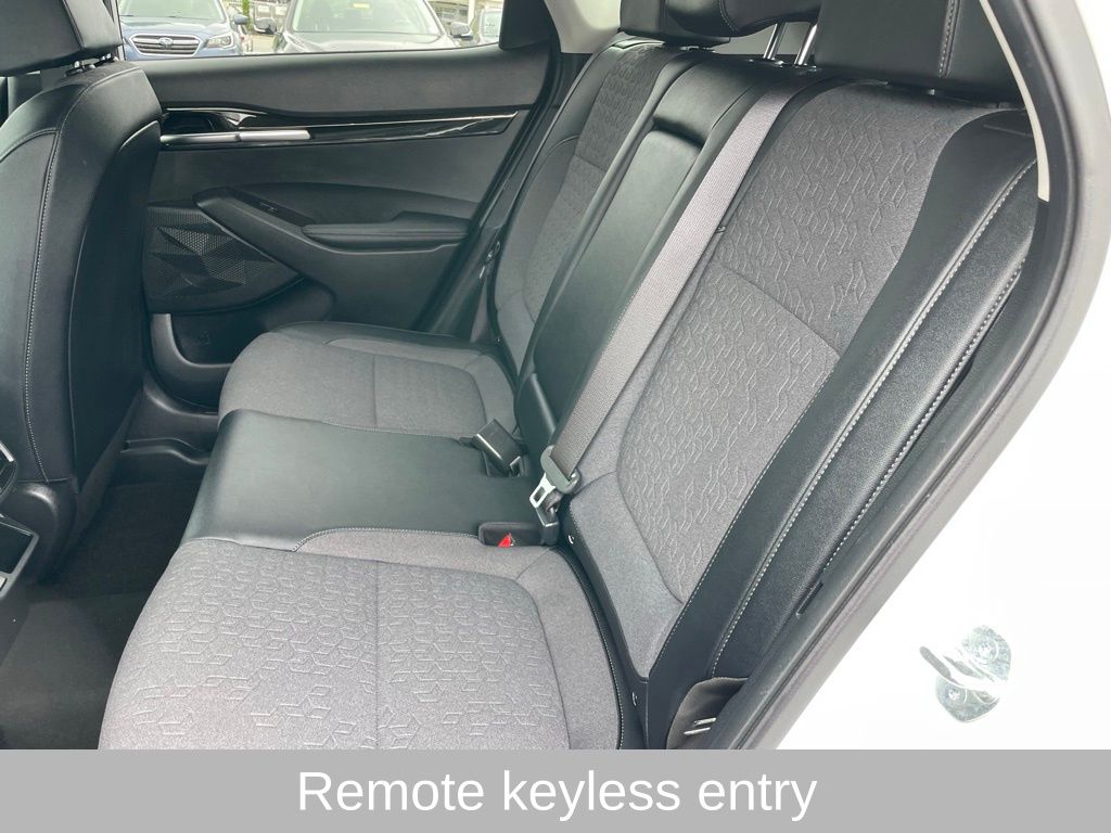 Vehicle image 7 of 34