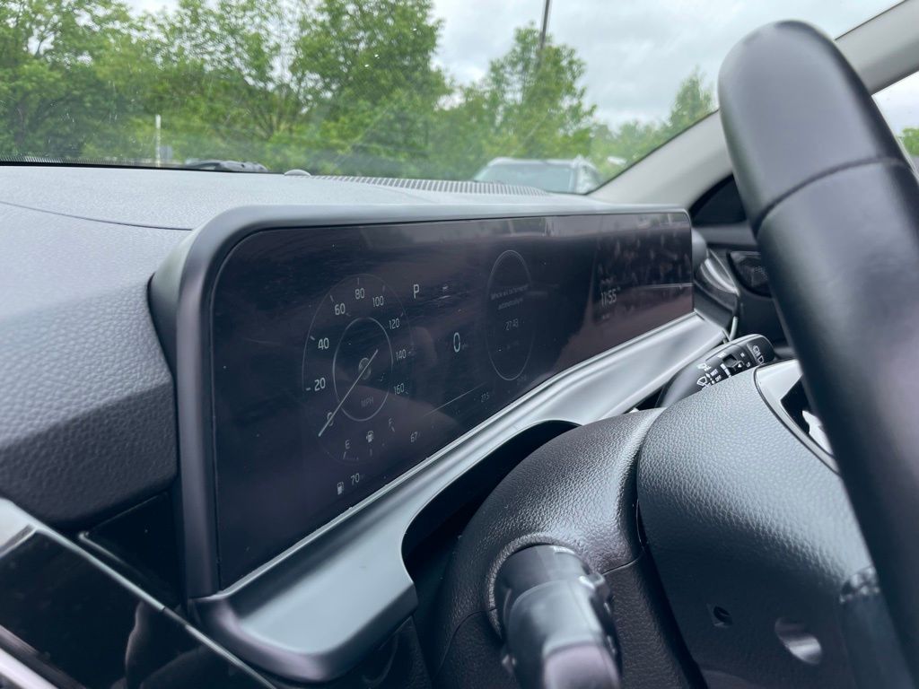 Vehicle image 18 of 34