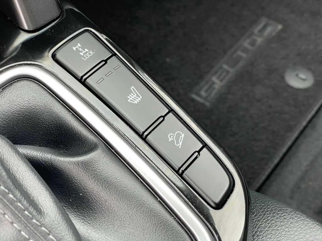 Vehicle image 24 of 34