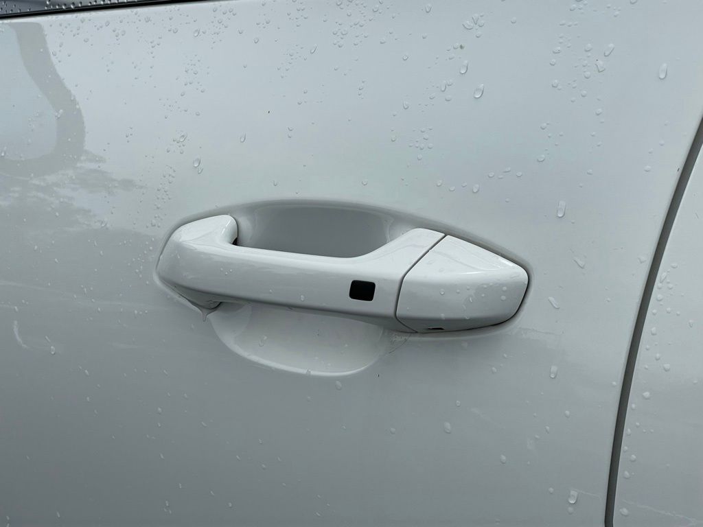 Vehicle image 29 of 34