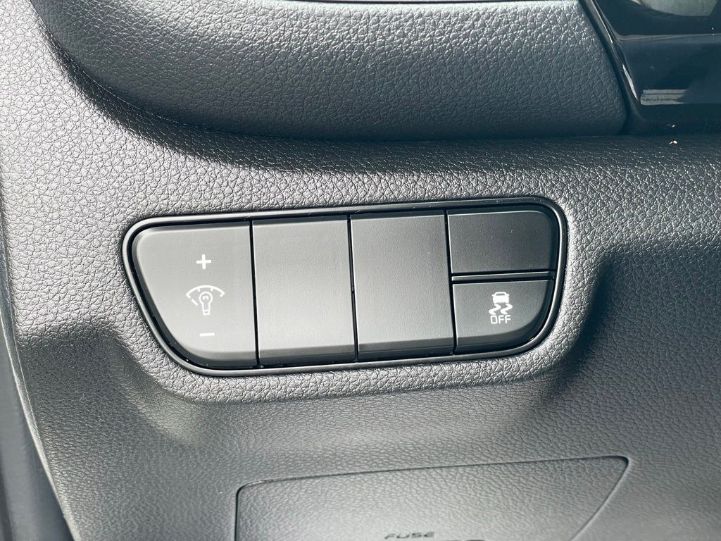 Vehicle image 14 of 34