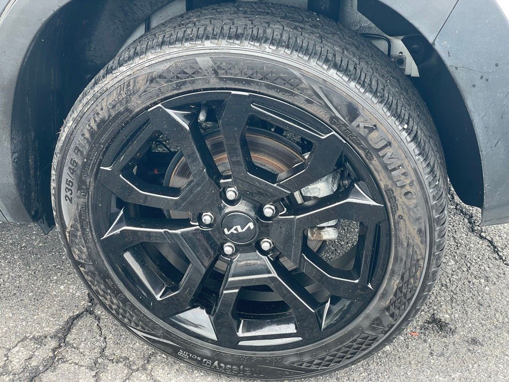 Vehicle image 27 of 34